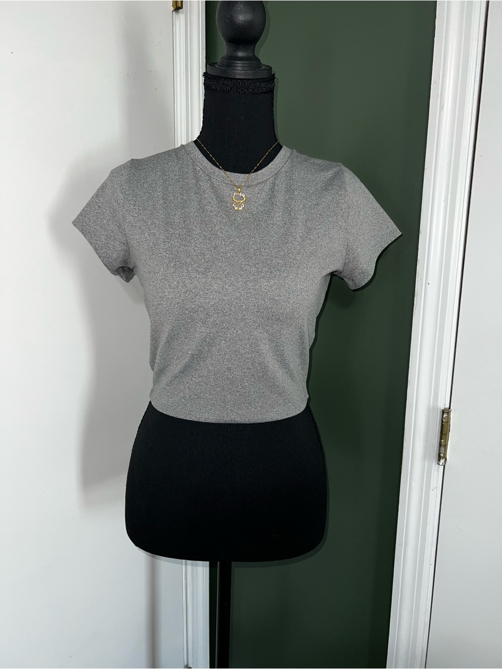 Hollister Gray Short-Sleeve Crewneck Crop Top